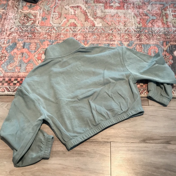 Womens Cropped Garage Sweatshirt - Picture 4 of 6